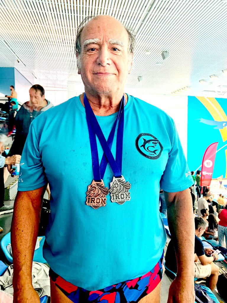 Doctor curicano obtuvo cuatro medallas en los últimos dos nacionales de natación