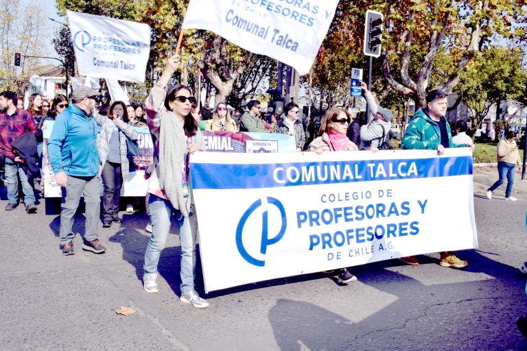 Más de 700 profesores de Talca marcharon para exigir cumplimiento a sus peticiones por parte del Gobierno