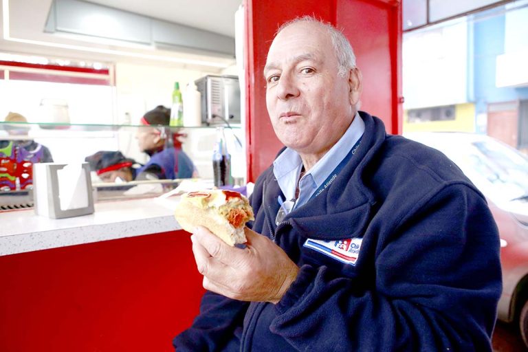 Talca reafirma que es la ciudad de los completos celebrando en “la previa” a su conmemoración