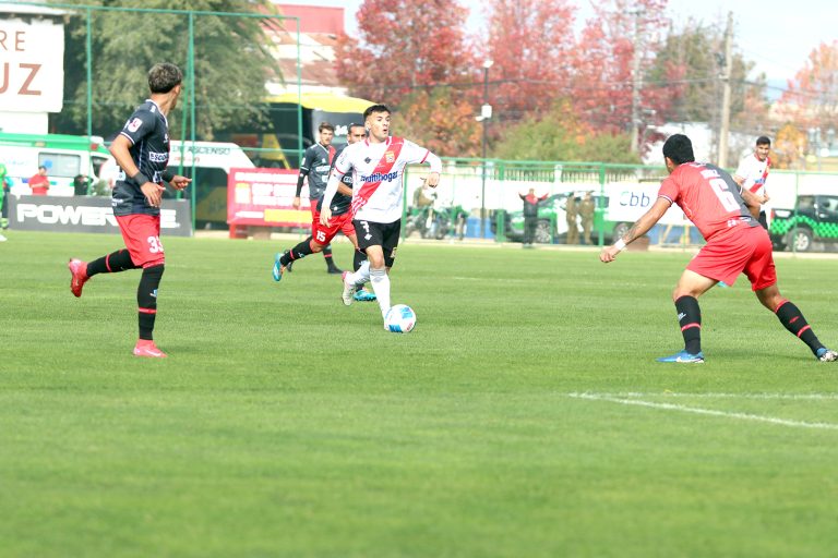 Curicó Unido sigue décimo en la tabla