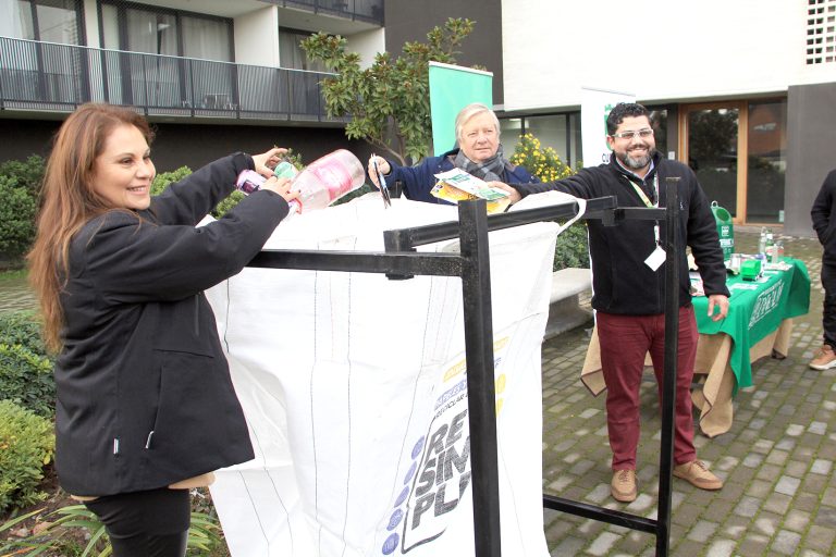 Edificios de departamentos del sector Rucatremo se suman a programa de segregación  de residuos domiciliarios