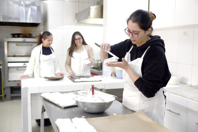 Empresa familiar “Pasteles Margarita”:  casi un siglo  endulzando la  Región del Maule