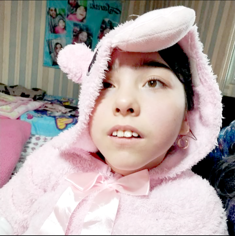 Alcalde llama a apoyar a joven curicana que necesita operación urgente