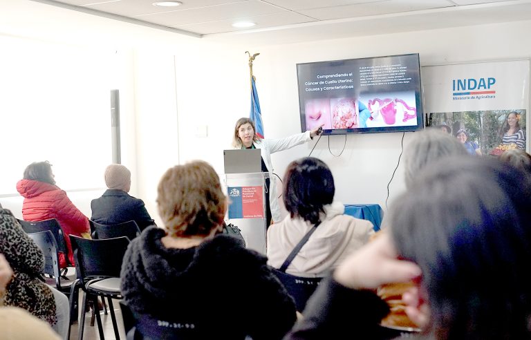 Dictan charla de salud para productoras  de la Mesa Provincial  de la Mujer Rural