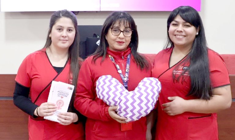 Seminario incluyó entrega de cojines  terapéuticos en forma de corazón