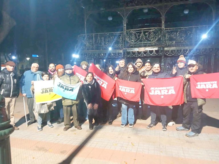 A las calles salieron a  celebrar  adherentes de Jeannette Jara