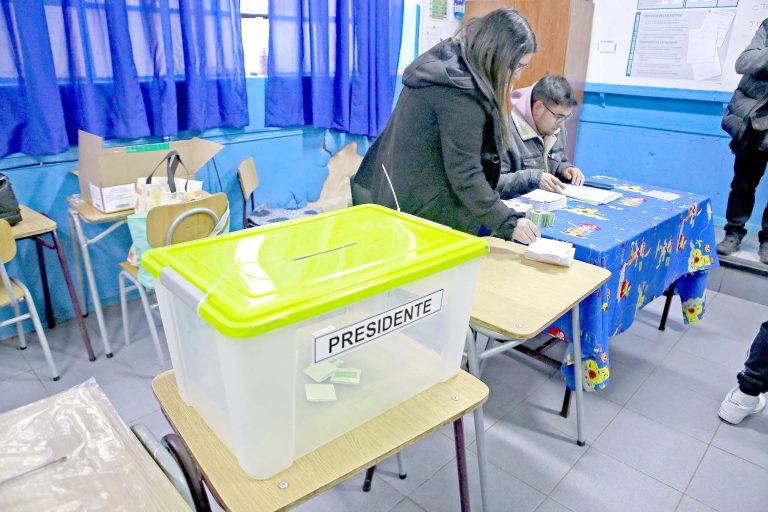 Triunfo de Jeannette Jara  Revela dura derrota de Boric,  Del gobierno y del frente amplio