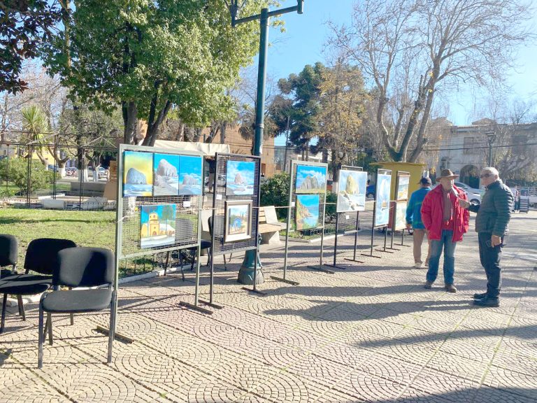 Agrupación de pintores del Maule rinde homenaje a Constitución
