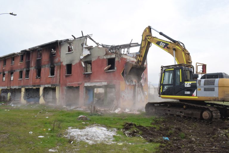 Demuelen último edificio de departamentos en “Las Américas” vinculado al “Tren de Aragua”