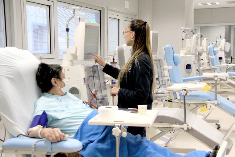 Controversia generan críticas  al servicio de diálisis en Curicó