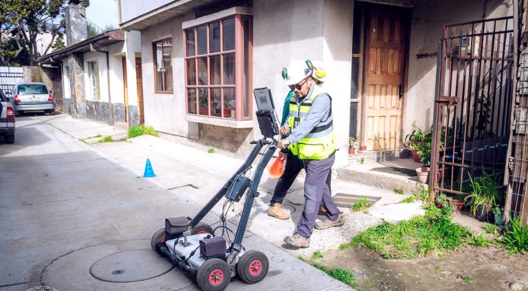 Realizan estudios de suelo en sector La Poza para abordar problemática  de socavones