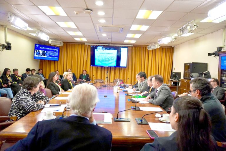 Familiares de pescadores y parlamentarios del  Maule piden cambio de fiscal en caso Bruma