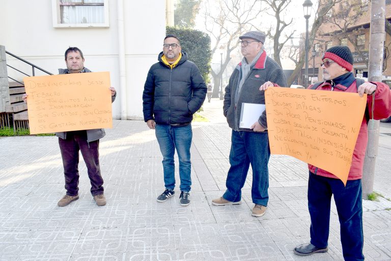 27 exfuncionarios de la Educación Municipal de Talca exigen pago de sus finiquitos e indemnización