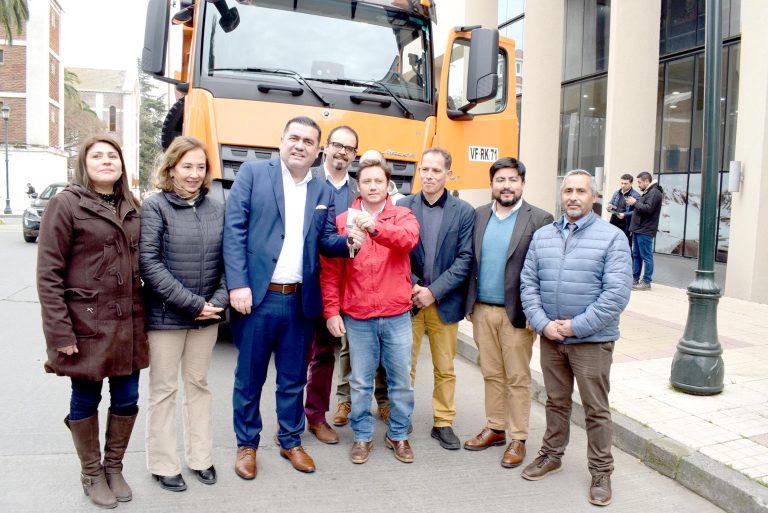 Gobierno Regional del Maule hizo entrega de  nuevo camión Tolva para la comuna de Maule
