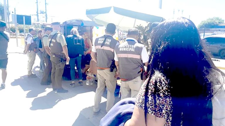 Vecinos y gremios del comercio curicano piden más fiscalizaciones en el sector del Hospital