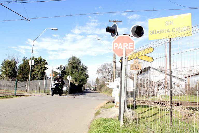 Concejal Francisco Sanz llamó a aumentar las medidas preventivas en los cruces ferroviarios