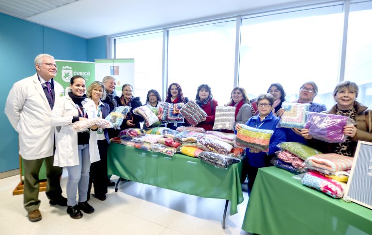 Municipalidad de Curicó regaló mantas a pacientes oncológicos de la comuna