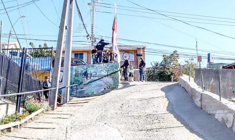 Inauguran muro de contención en transitado pasaje de la Población Ignacio Carrera Pinto