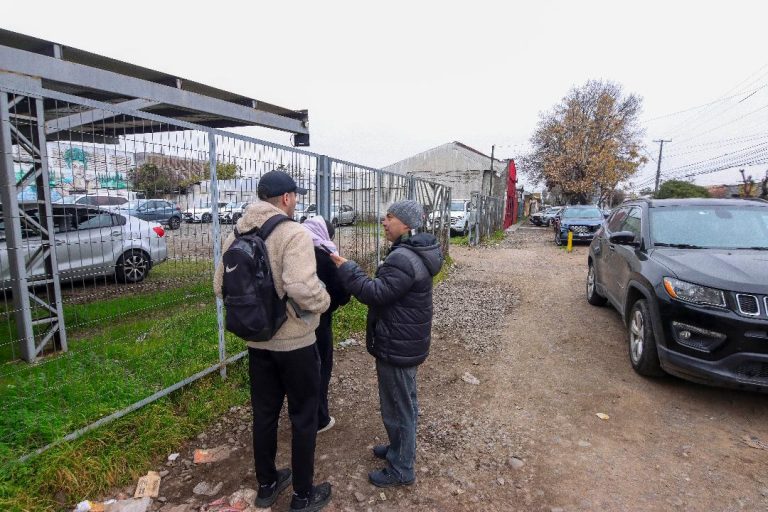 Comunidad descontenta ante larga espera en reposición de veredas