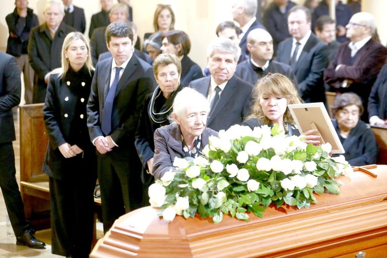 Talquinos le dieron emotiva despedida llena de agradecimientos a empresario Manuel Fernández