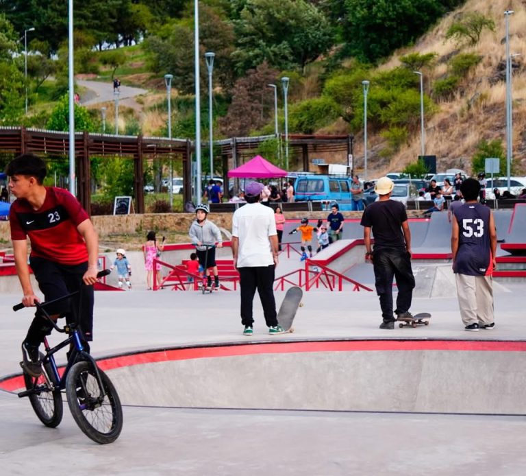 Recalcan necesidad de poder “cerrar” el skatepark de Curicó
