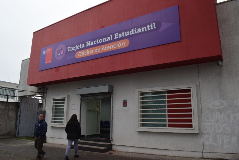 Alumnos maulinos tendrán gran oficina central para hacer trámites de la tne