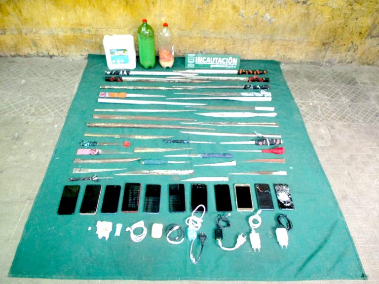 Cárcel de Talca: Decomisan celulares y armas blancas en allanamiento al anexo de internos condenados