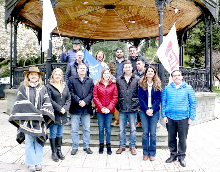UDI oficializó postulantes al Congreso  en plena Plaza de Armas de Talca