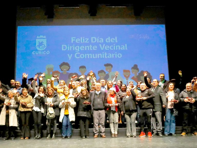 Municipio curicano realizó masiva celebración del Día Nacional del Dirigente Vecinal y Comunitario