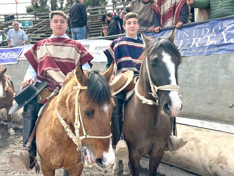 Colleras de Curicó y Talca premiaron en el XXV Nacional de Rodeo Escolar
