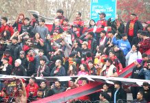 Rangers con números rojos en la cancha y en las tribunas