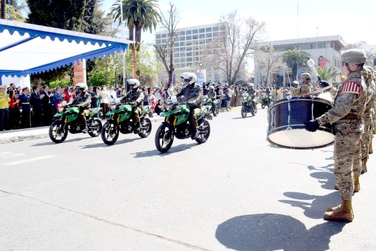 Aplaudido desfile en pleno 18 de septiembre rinde homenaje a la Patria y a las Glorias del Ejército