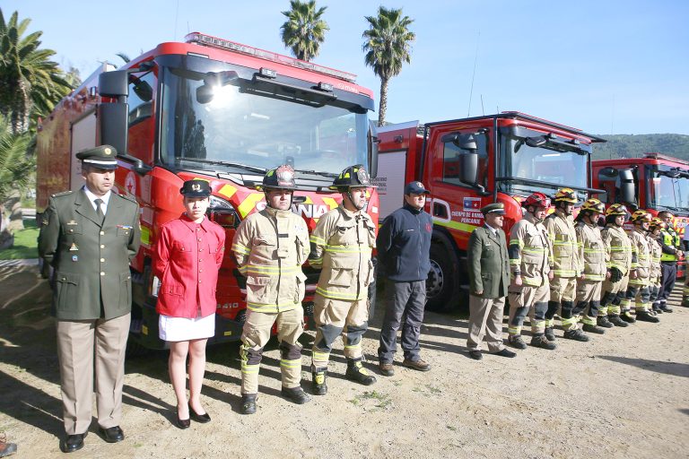 Gobernador entregó carros bomba a cinco comunas maulinas y camionetas a municipios de Villa Alegre  y Yerbas Buenas