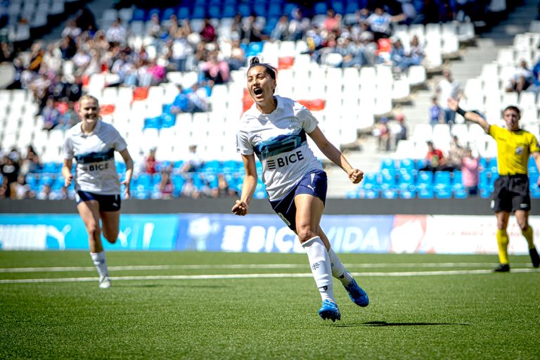Curicana Ninoska Lecaros se luce con goles en la Universidad Católica