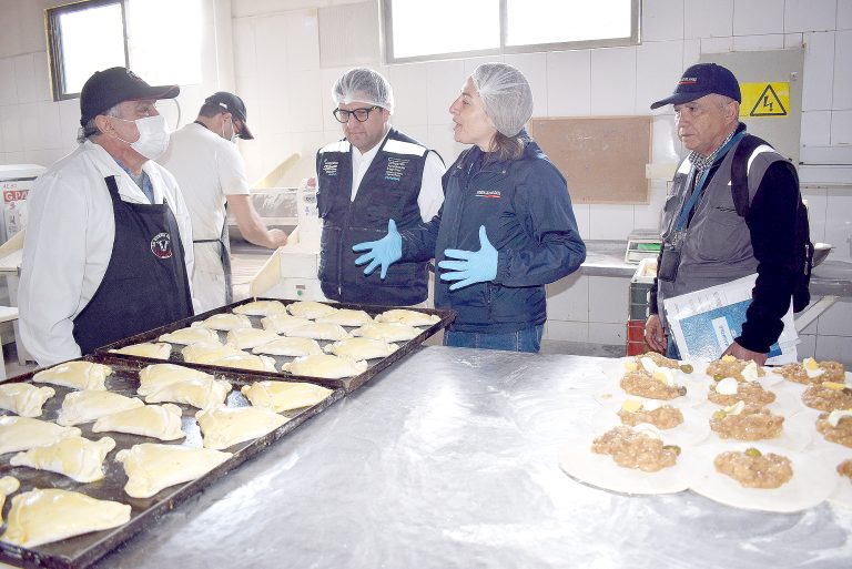Seremi de Salud requisa 57 kilos en  productos usados para la elaboración  de empanadas para Fiestas Patrias
