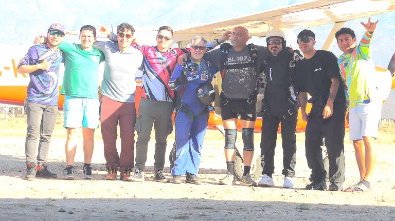Escuela de Paracaidismo de “Pepe” Becerra y Flysport se presentan en Curicó