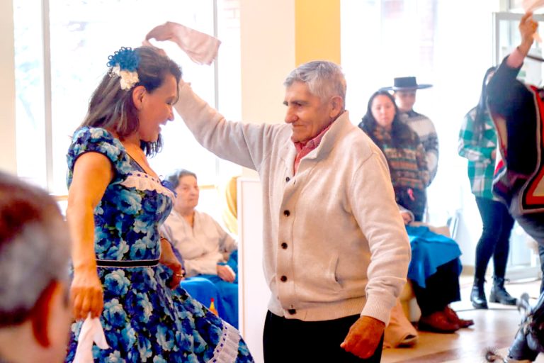 Emotiva jornada de cuecas en Hogar de Ancianos Enriqueta Schepeller