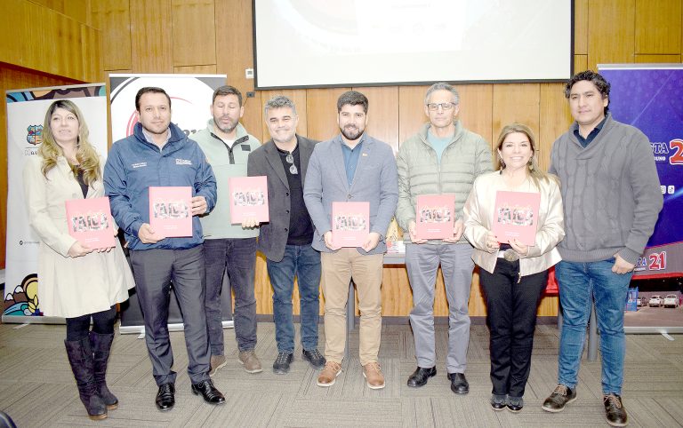 Talca dio el puntapié inicial a  la Feria del Libro del Deporte