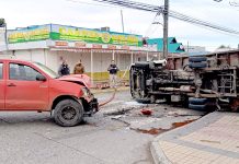 Violenta colisión entre camioneta y camión 3/4
