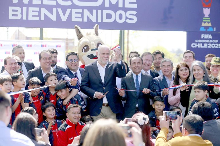 Inauguran arreglos en estadio Fiscal pero nadie se refirió a cambio de nombre a Iván “Pocholo” Azócar