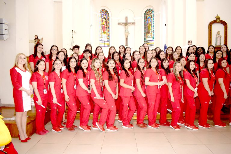 Primera generación de Obstetricia y Puericultura de la UCM recibió su investidura e iniciará proceso de práctica