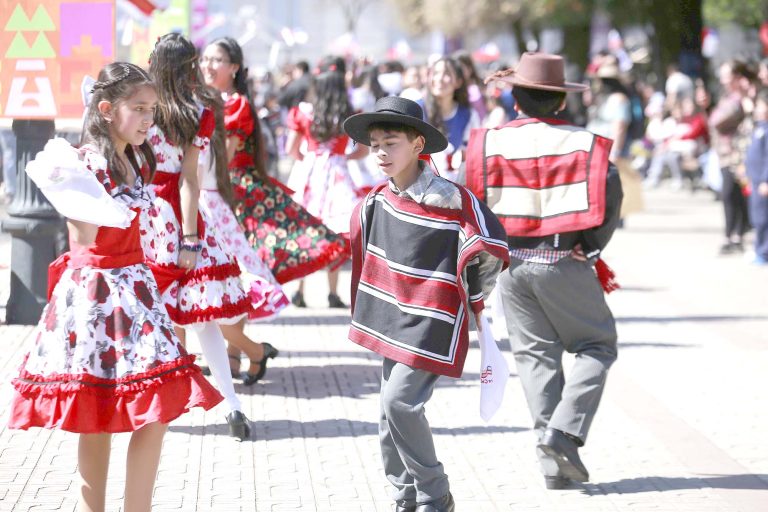 Con Mil Pañuelos al Viento Escuela San Antonio celebró el Mes de la Patria