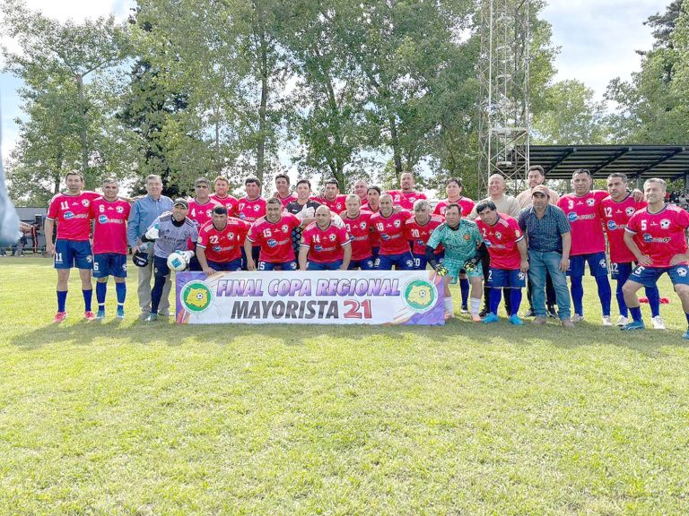 Río Claro celebra título regional de los Senior 45