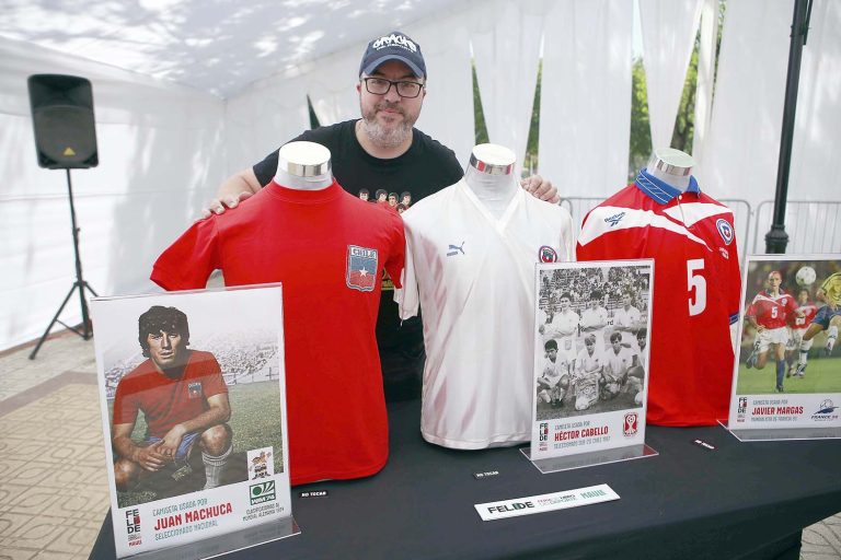 “Tengo 5 mil camisetas y las copas más importantes que ha ganado Chile”