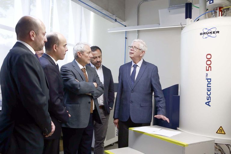 UTalca inaugura Espectrómetro de Resonancia Magnética Nuclear