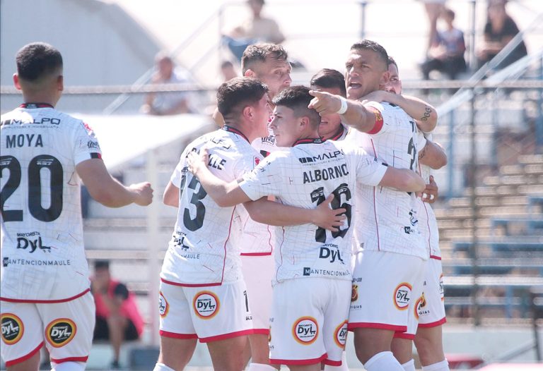 Ante un estadio con 10 mil entradas vendidas Rangers sale a asegurar su clasificación a la postemporada