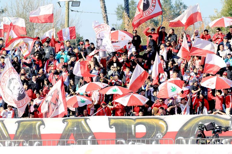 Hinchada curicana rumbo a Molina