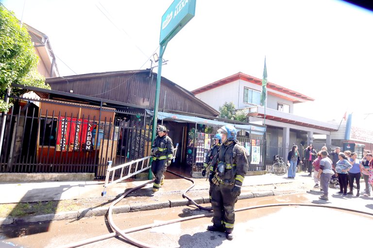 Un minimarket y una casa  fueron afectados por incendio