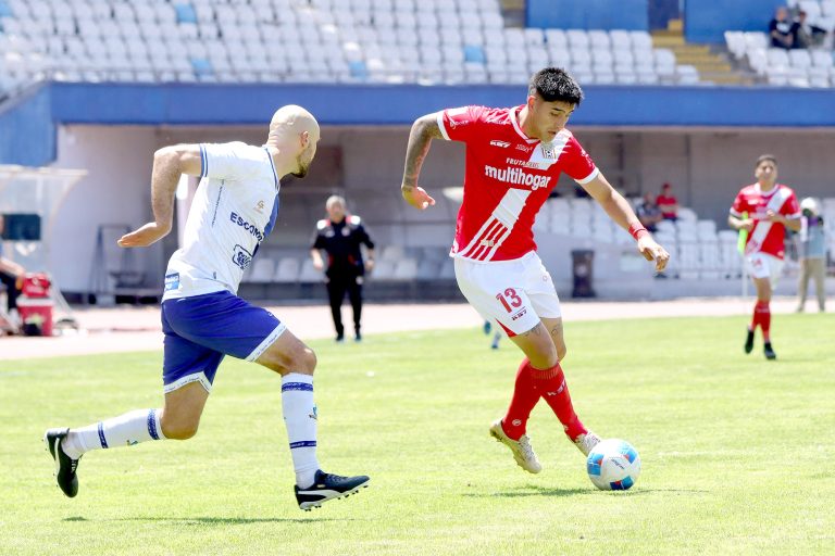 Vuelve al triunfo y sale del fondo