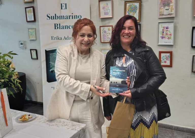 Una crítica que hace reflexionar: Erika Adasme Martínez lanzó su libro “El Submarino Blanco”